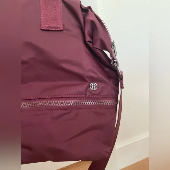Lululemon • Go Lightly Duffel - Picture 4 of 12